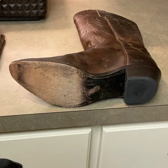 Classic Brown Leather Cowboy Boots, JUSTIN brand, 9.5 B.  Fabulous condition. - Picture 8 of 10